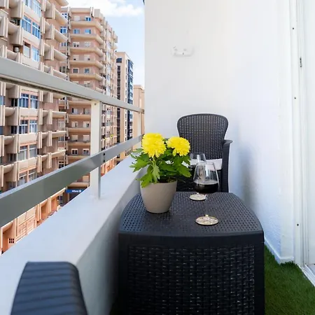 Home2book Sea Views Design Triana Center *